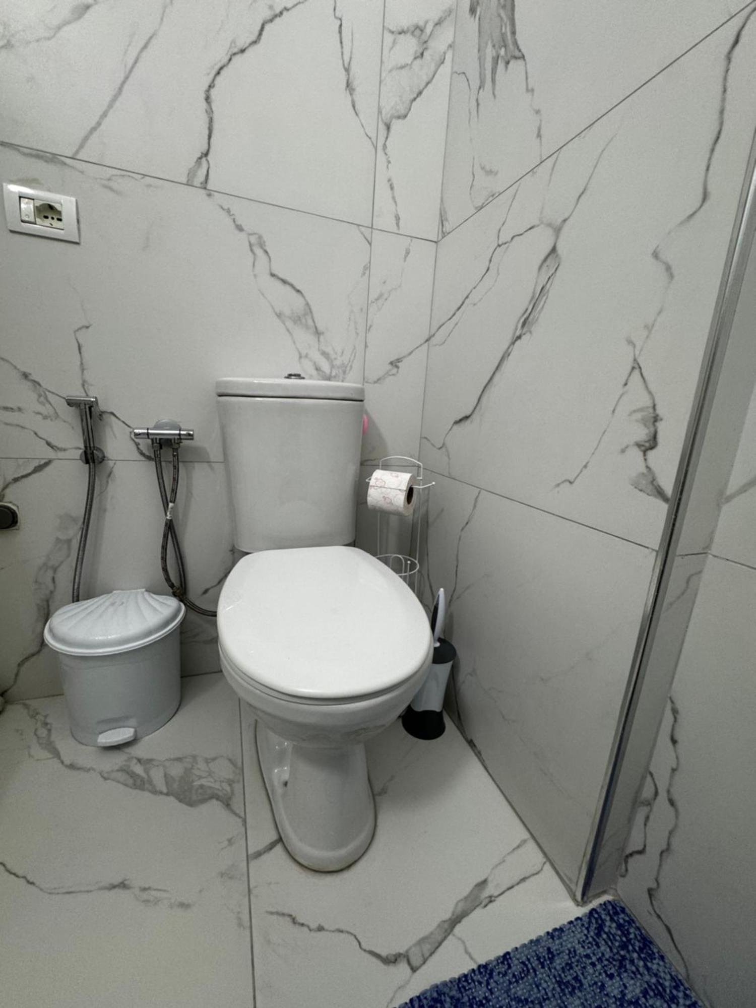 Klar Apartment Few Steps From The Beach ดูร์เรส ภายนอก รูปภาพ
